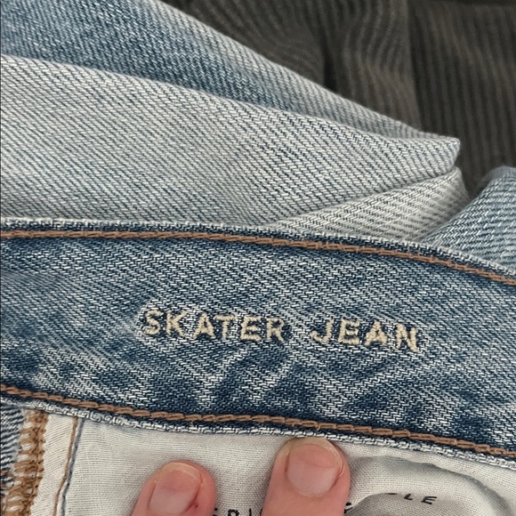 American Eagle Outfitters Light Wash Skater Jeans - Picture 3 of 3